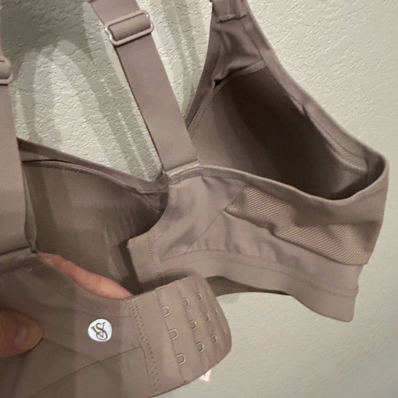 Victoria's secret body by Victoria Sports bra - Picture 4 of 4